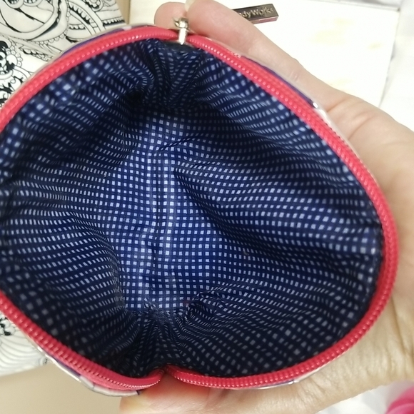 COSMETIC CASE SMALL WITH" KISS AND MAKEUP ON FRONT - Picture 8 of 8